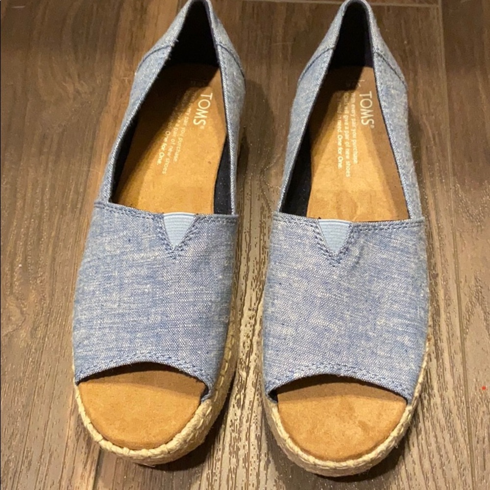 Toms